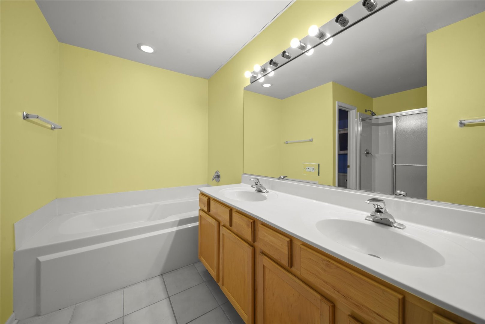1182 Georgetown Way, Vernon Hills, IL 60061