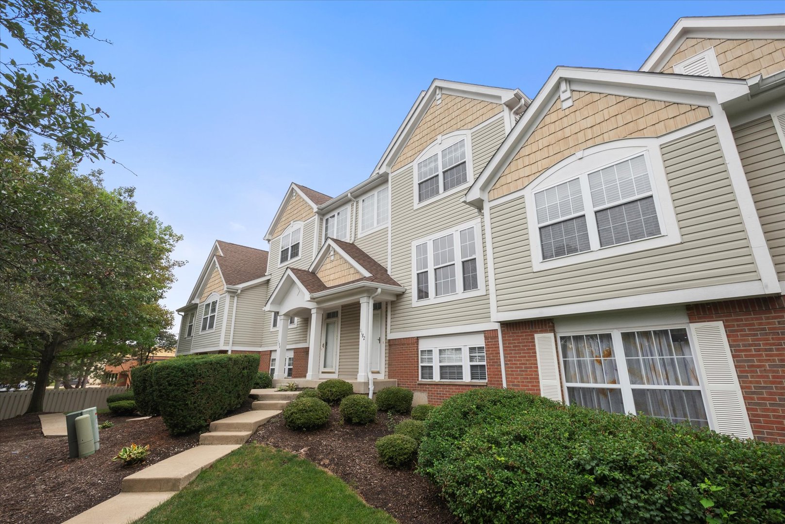 1182 Georgetown Way, Vernon Hills, IL 60061