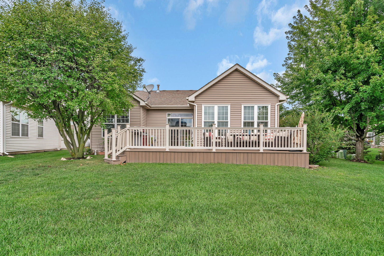 21201 Lily Lake Lane, Crest Hill, IL 60403