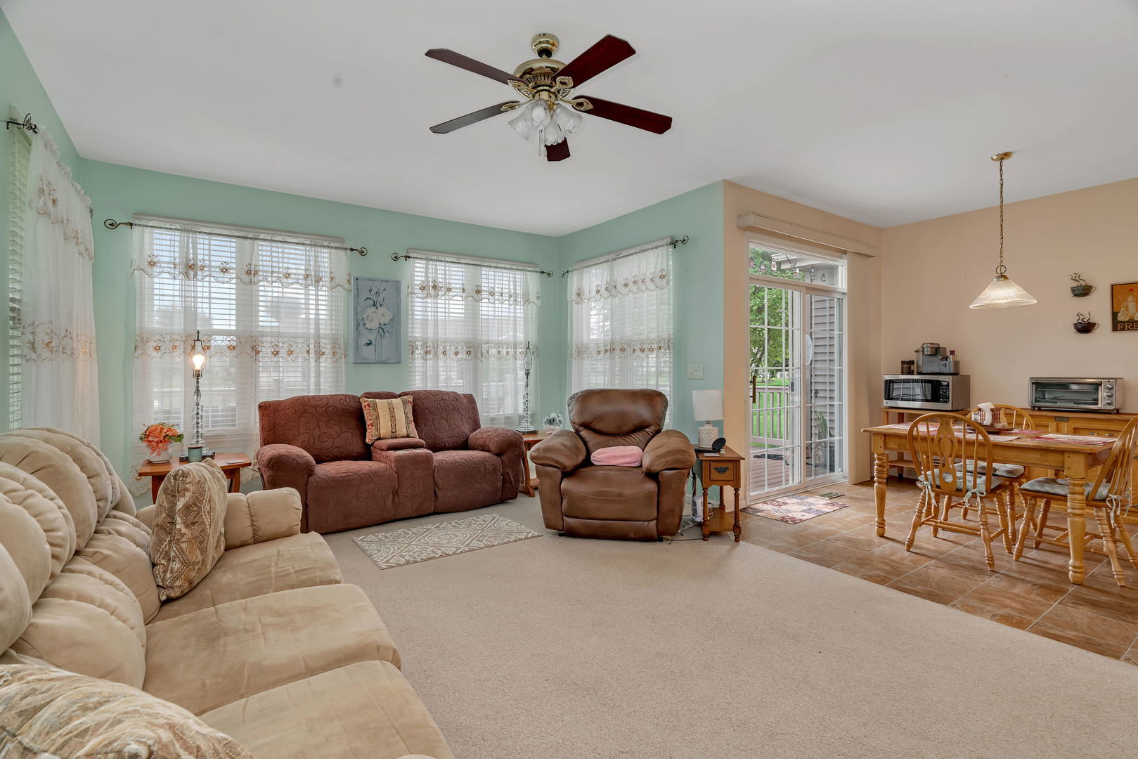 21201 Lily Lake Lane, Crest Hill, IL 60403
