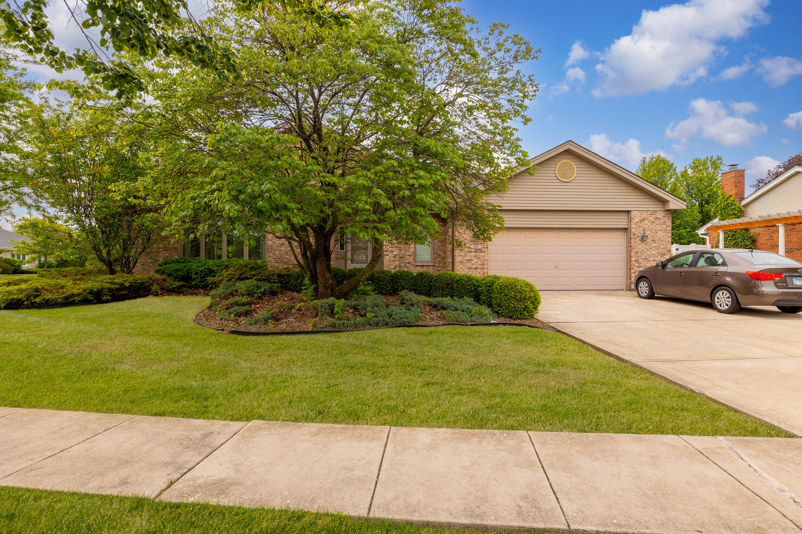 1405 Westminster Drive, Woodridge, IL 60517