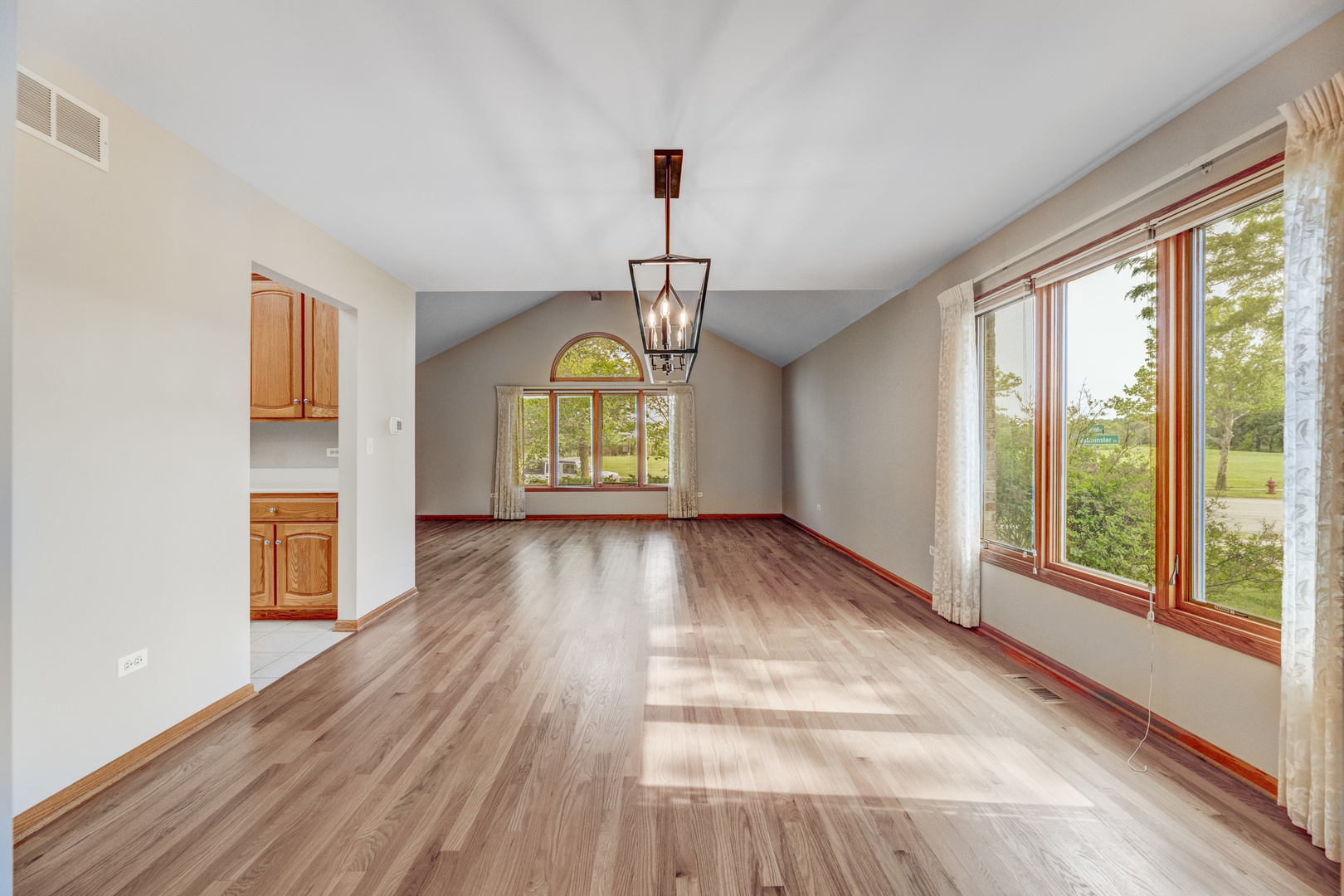 1405 Westminster Drive, Woodridge, IL 60517