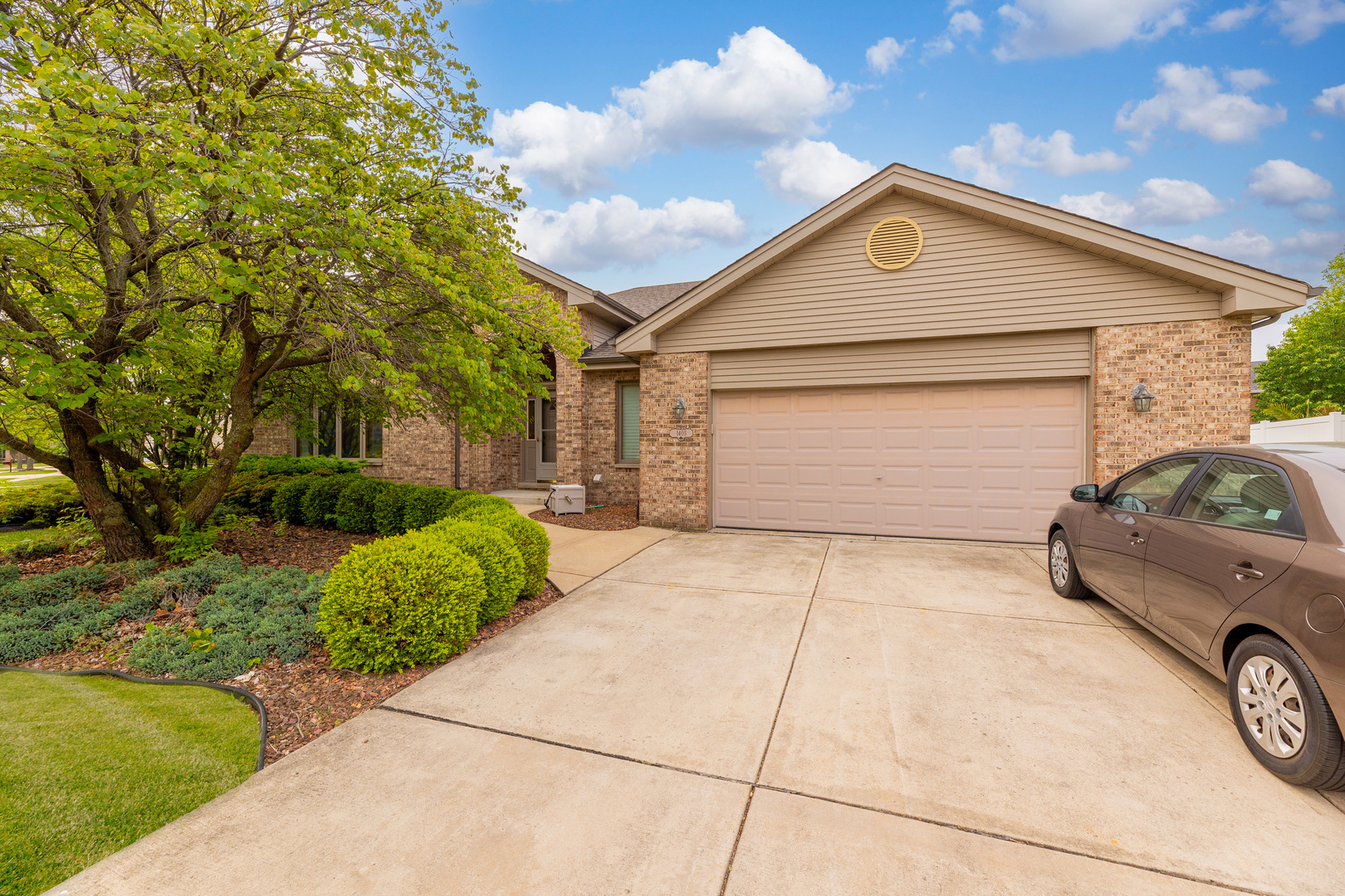 1405 Westminster Drive, Woodridge, IL 60517