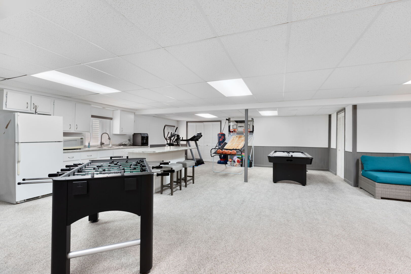 1060 Highland Avenue, Lake Forest, IL 60045