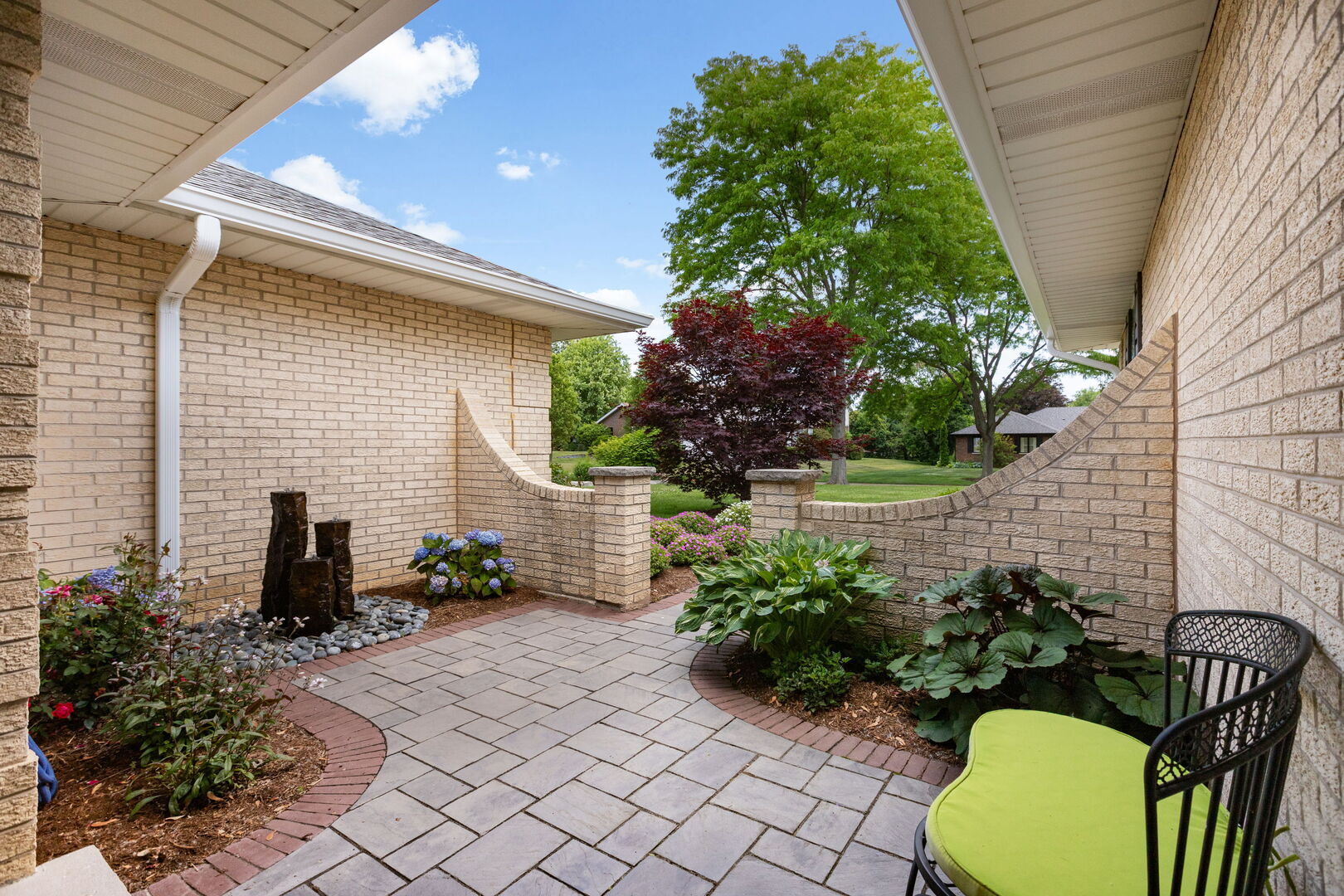 1060 Highland Avenue, Lake Forest, IL 60045