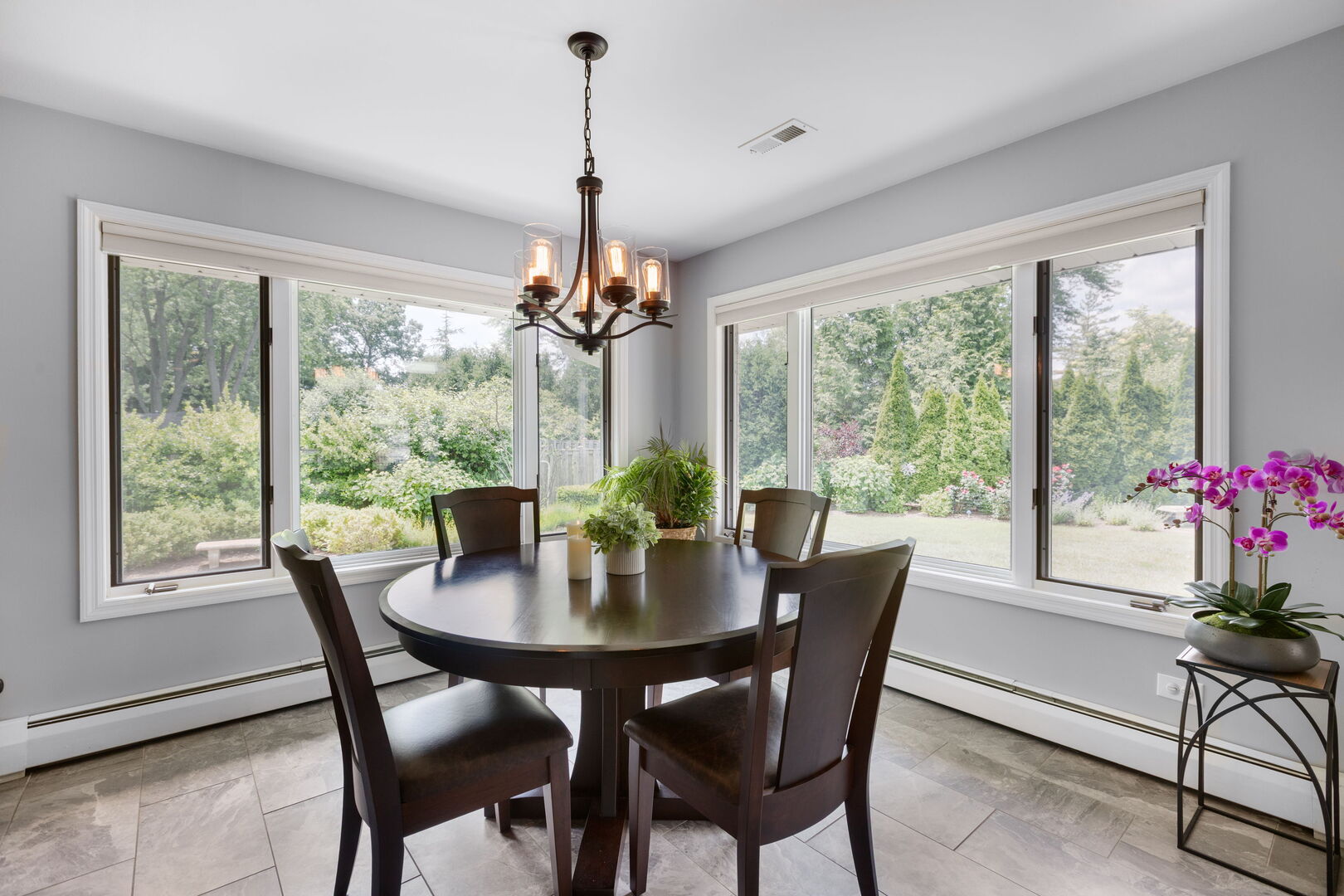 1060 Highland Avenue, Lake Forest, IL 60045