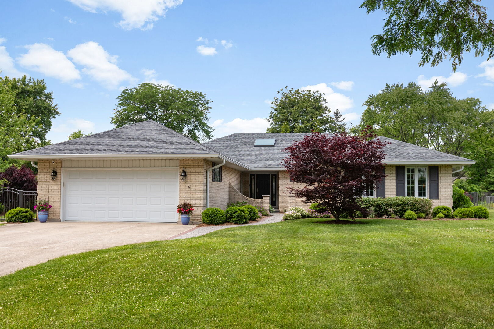 1060 Highland Avenue, Lake Forest, IL 60045