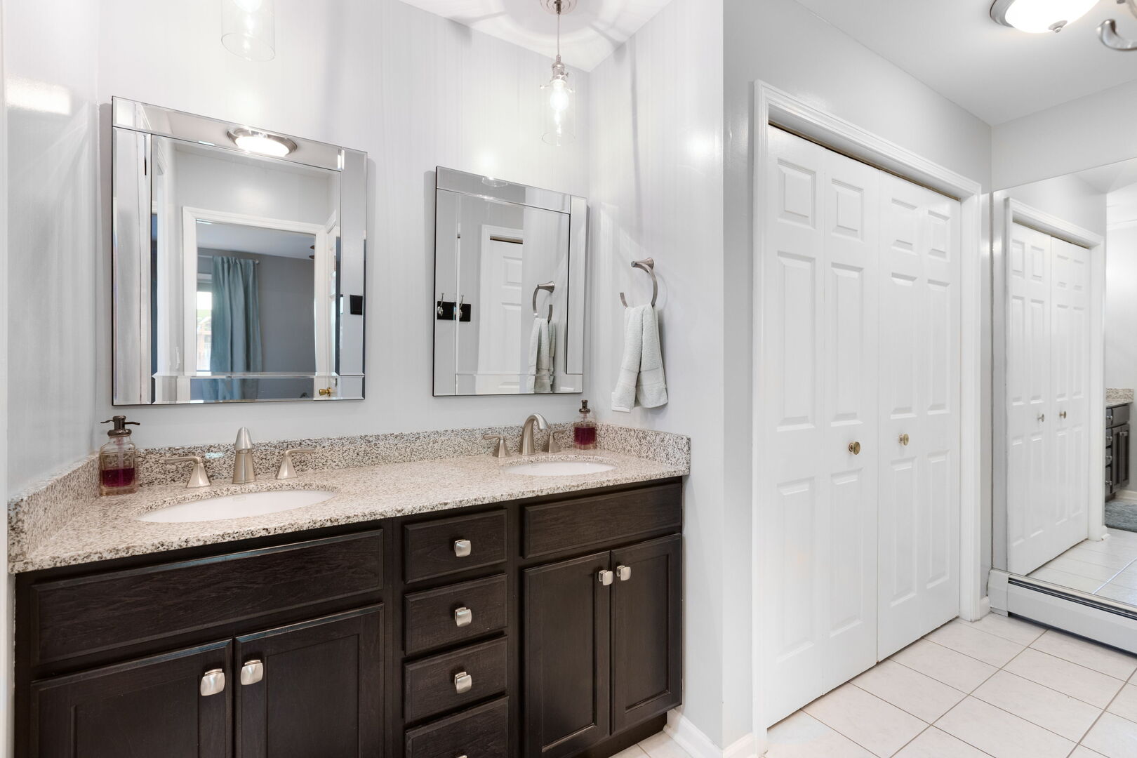 1060 Highland Avenue, Lake Forest, IL 60045