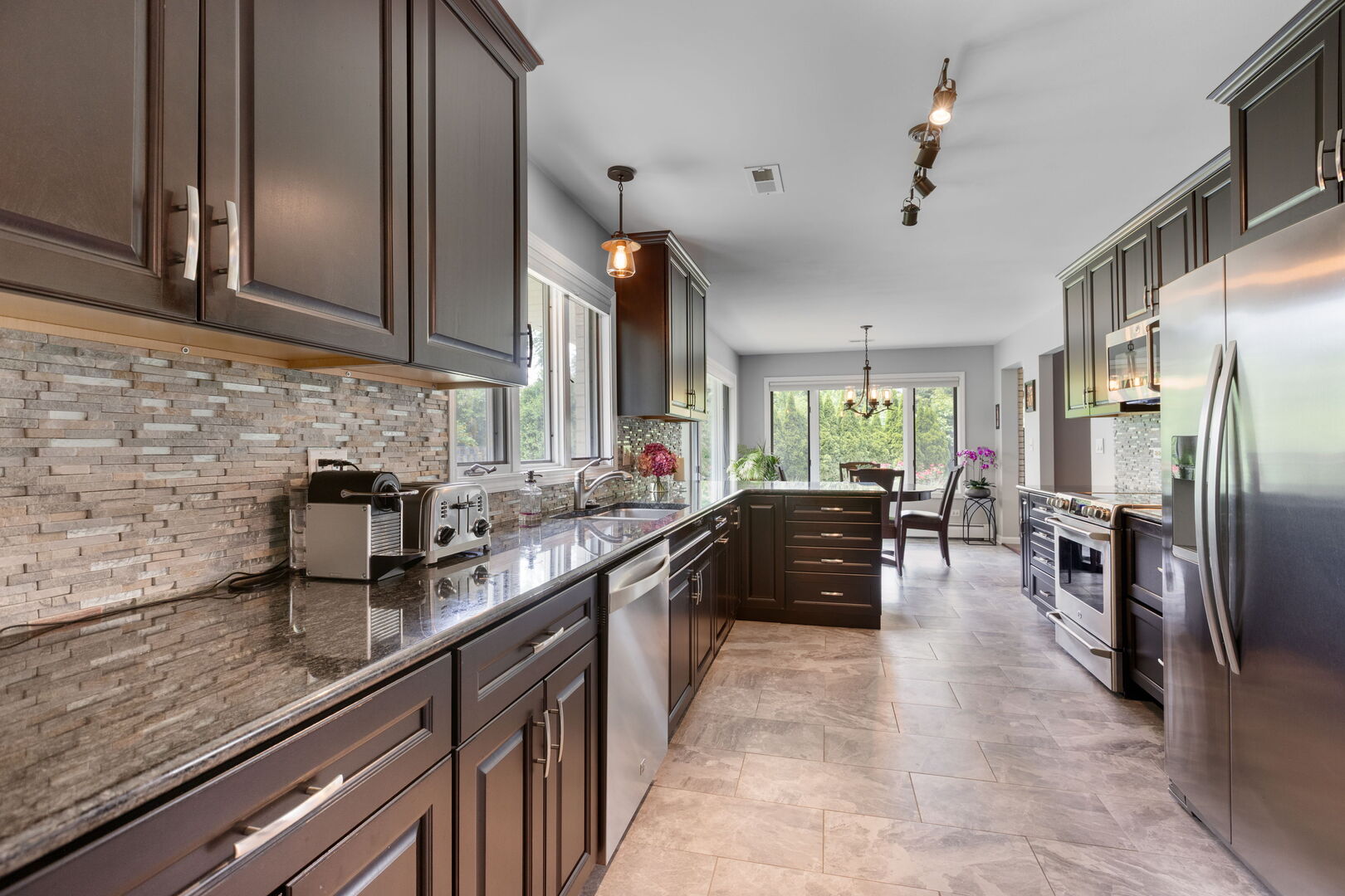1060 Highland Avenue, Lake Forest, IL 60045