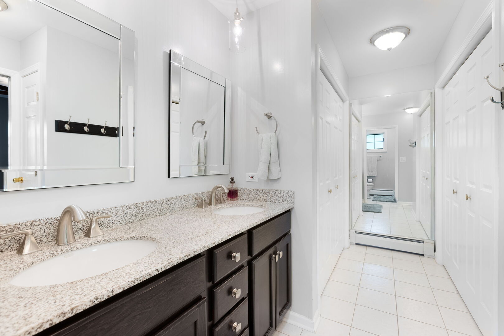 1060 Highland Avenue, Lake Forest, IL 60045
