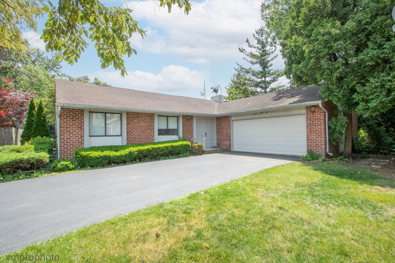 771 E Devon Avenue, Roselle, IL 60172