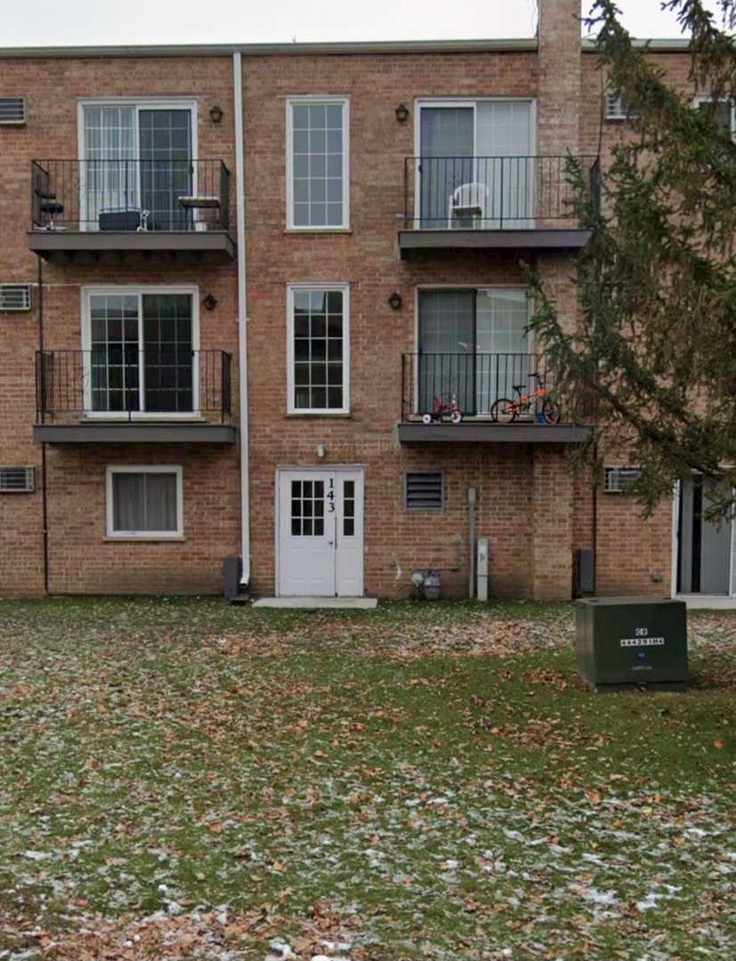 143 W ELK Trail #340, Carol Stream, IL 60188