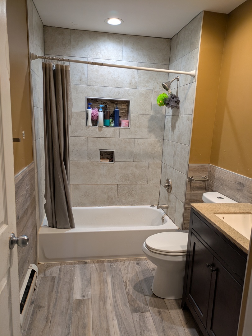 143 W ELK Trail #340, Carol Stream, IL 60188