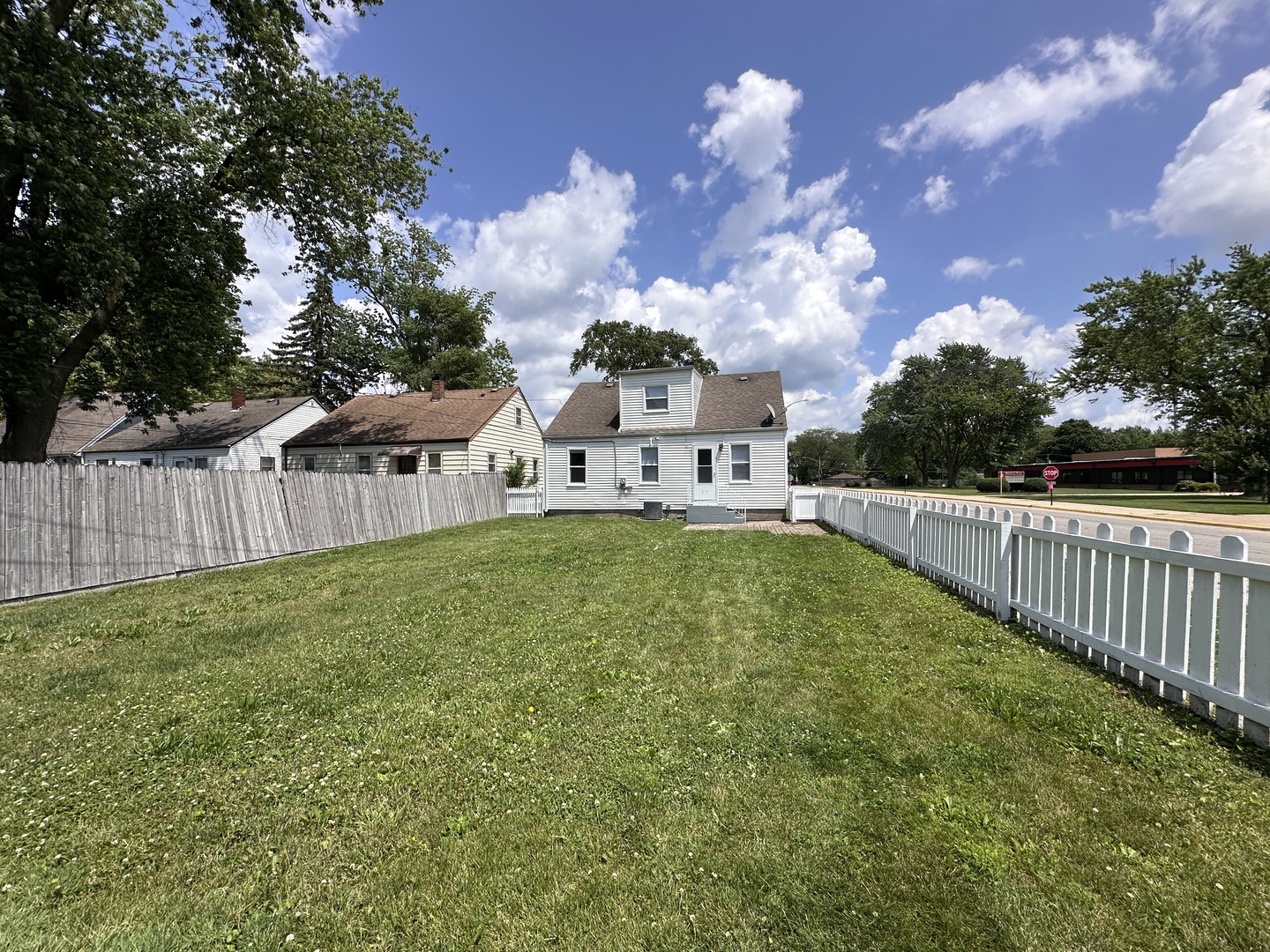 295 S Clinton Avenue, Bradley, IL 60915