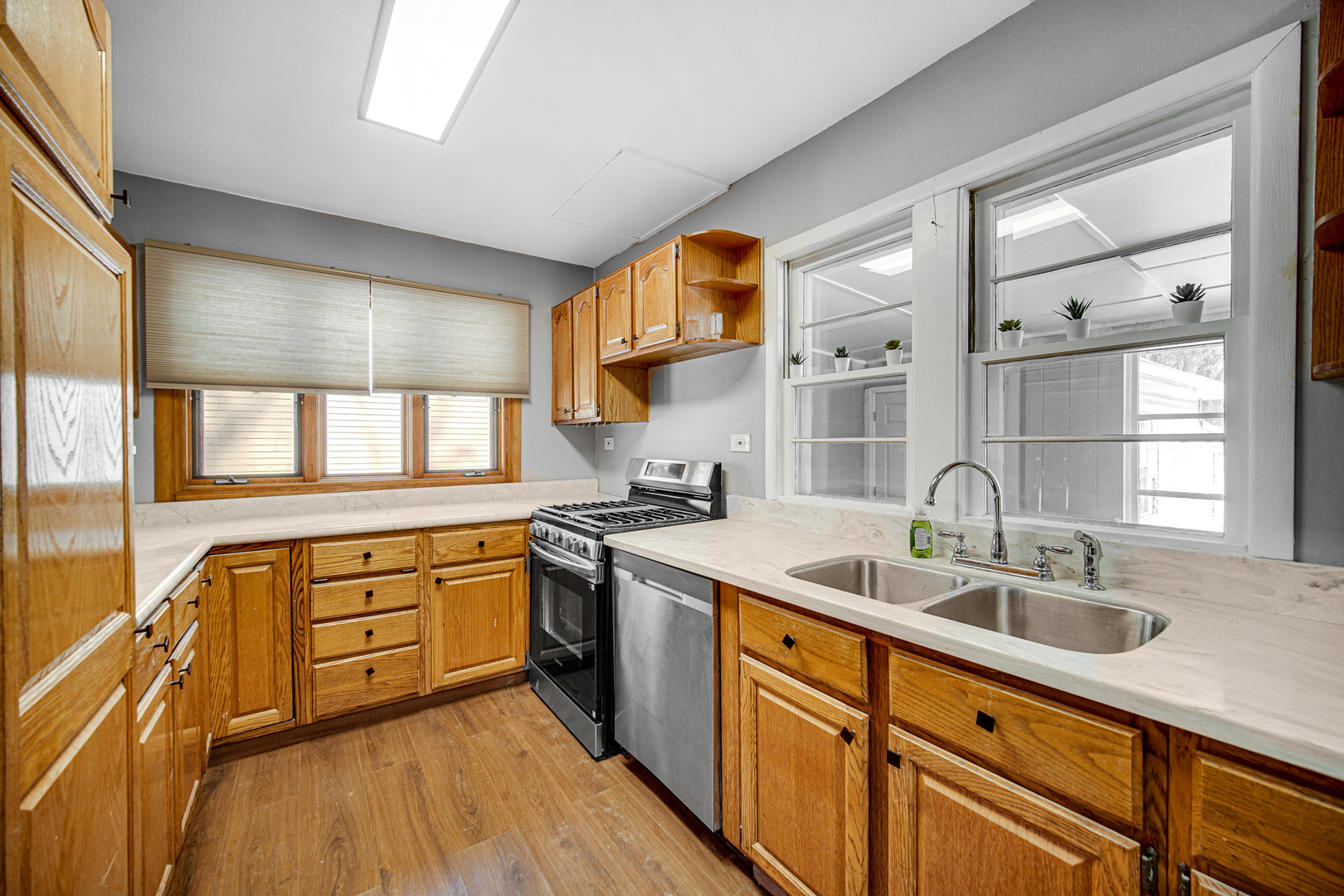 756 W Lincoln Lane, Des Plaines, IL 60018