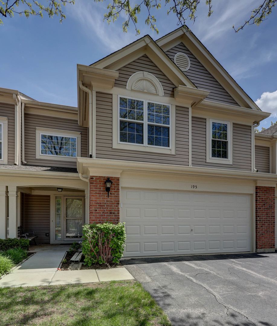 195 Island Court #195, Schaumburg, IL 60193