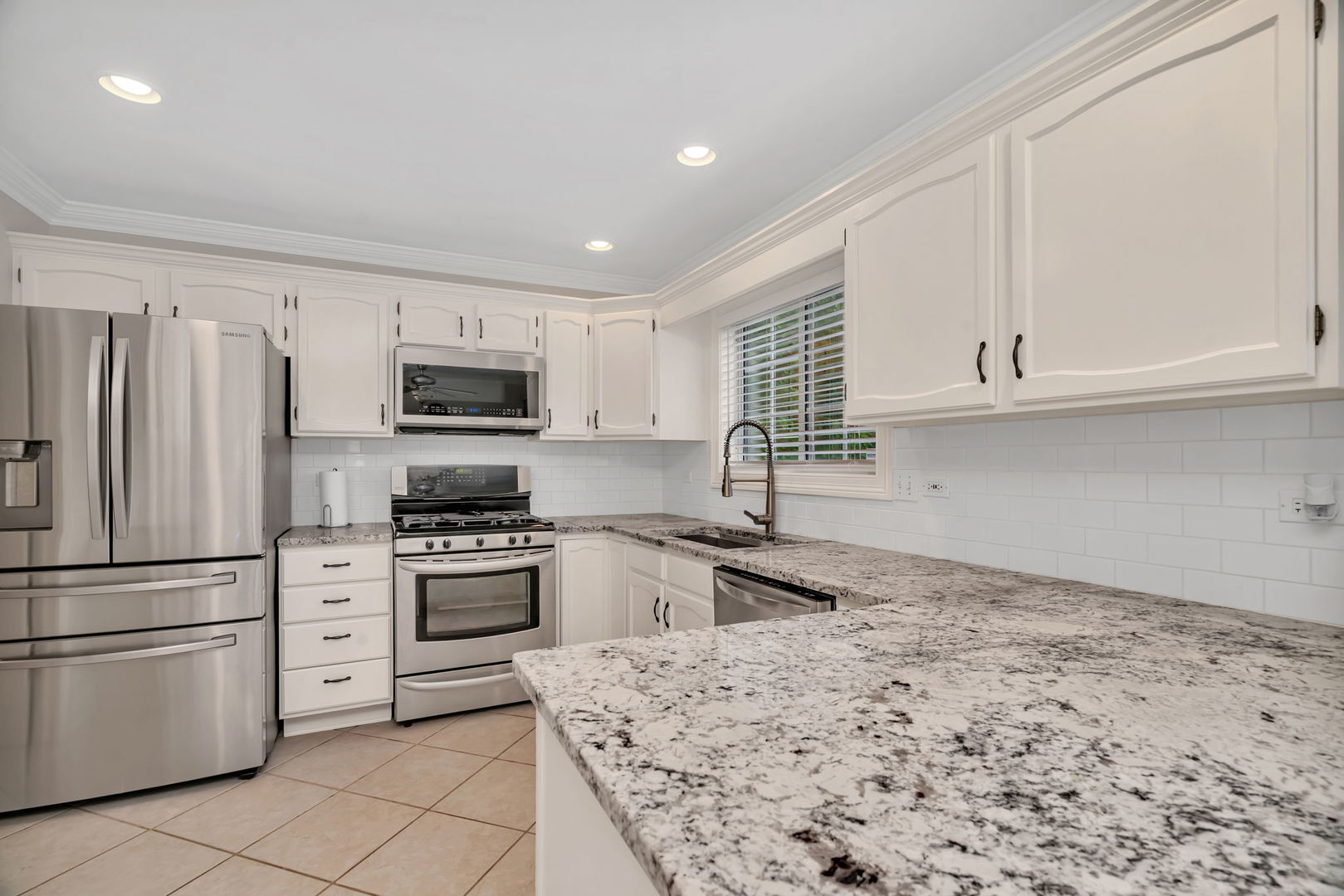854 Brompton Circle, Bolingbrook, IL 60440