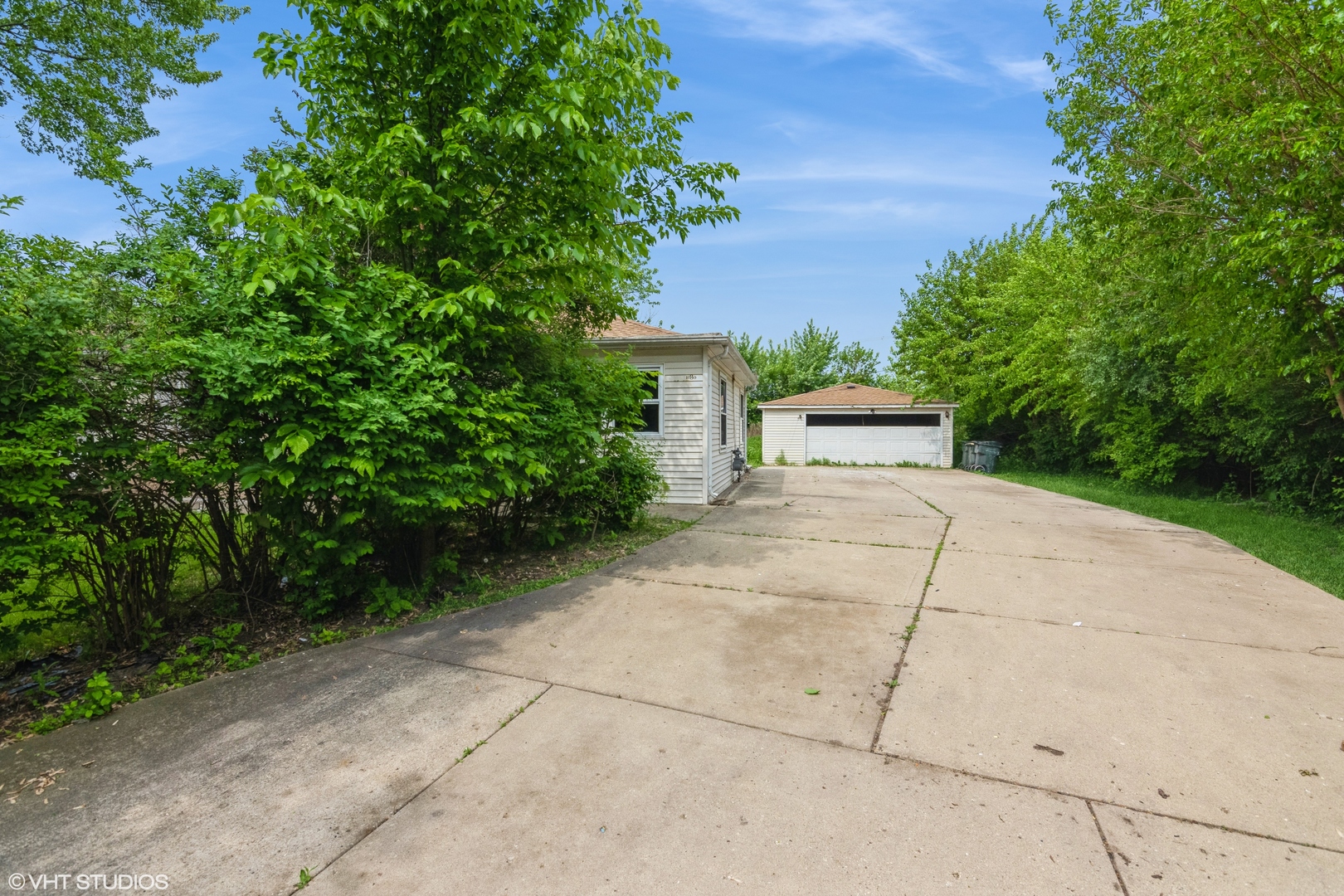 1190 Apple Street, Hoffman Estates, IL 60169