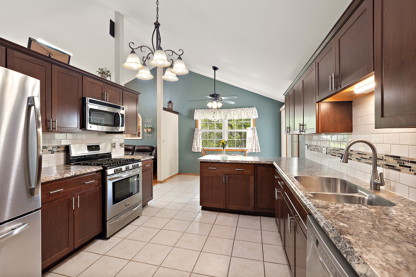7658 W Glenshire Drive, Frankfort, IL 60423