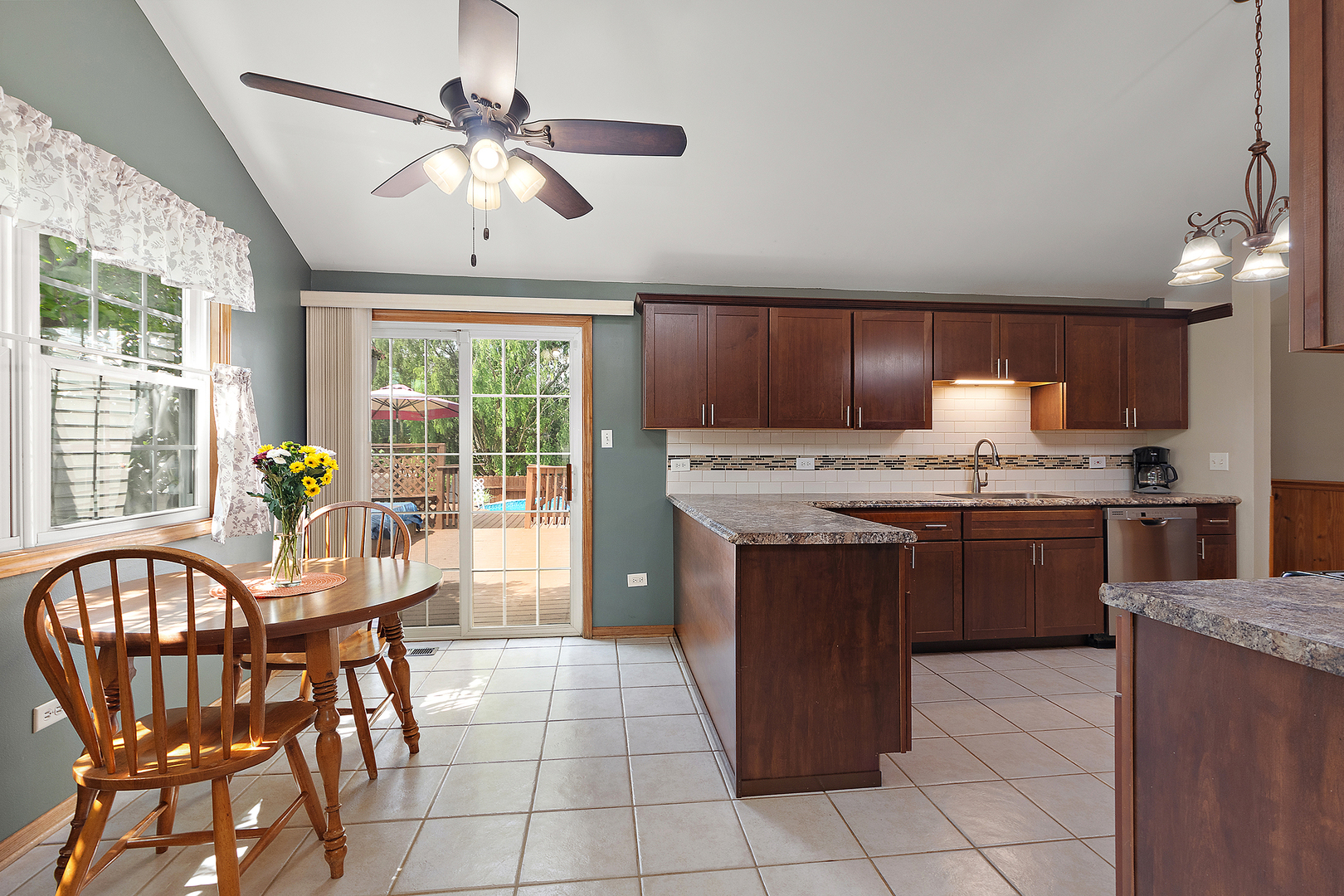 7658 W Glenshire Drive, Frankfort, IL 60423
