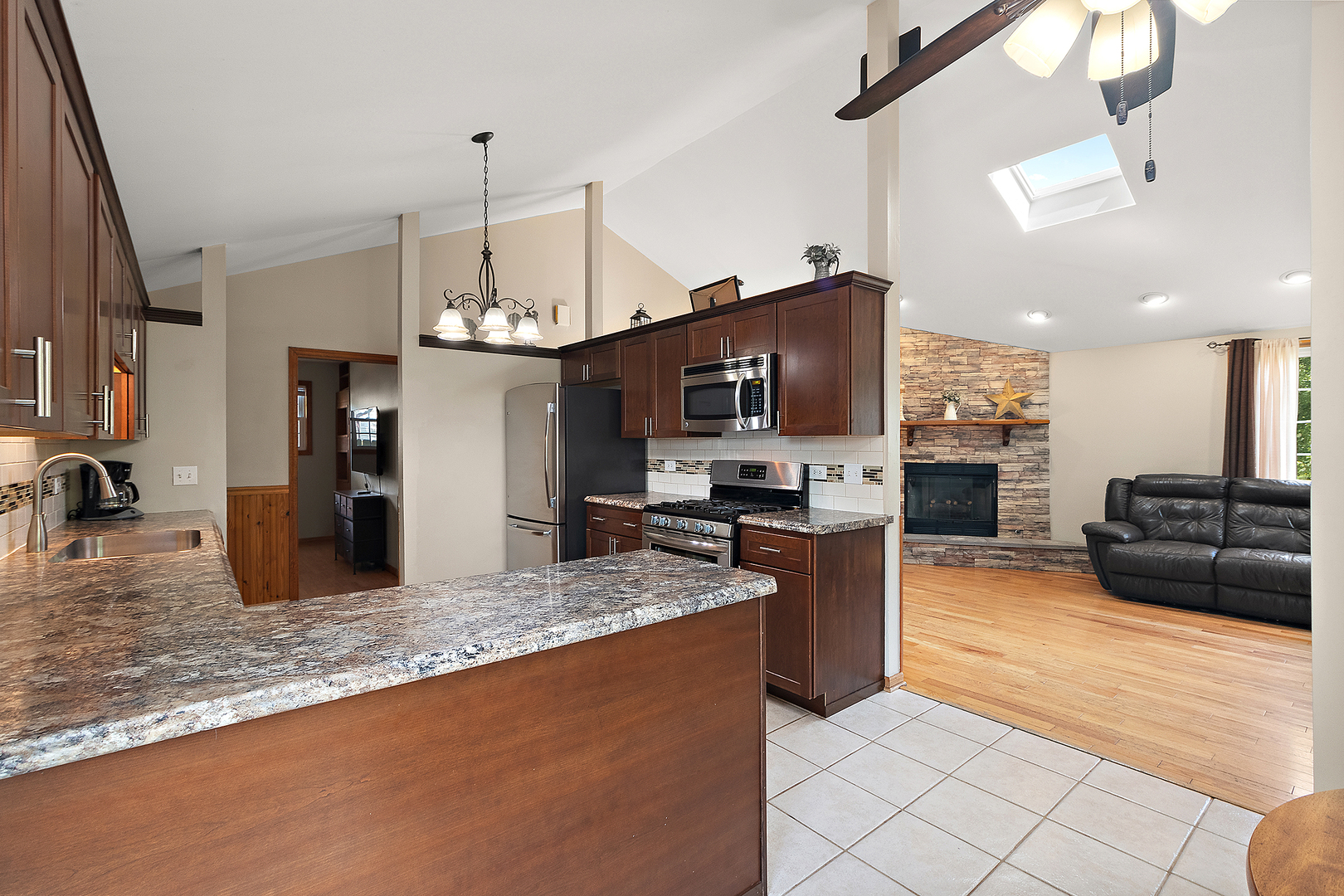 7658 W Glenshire Drive, Frankfort, IL 60423