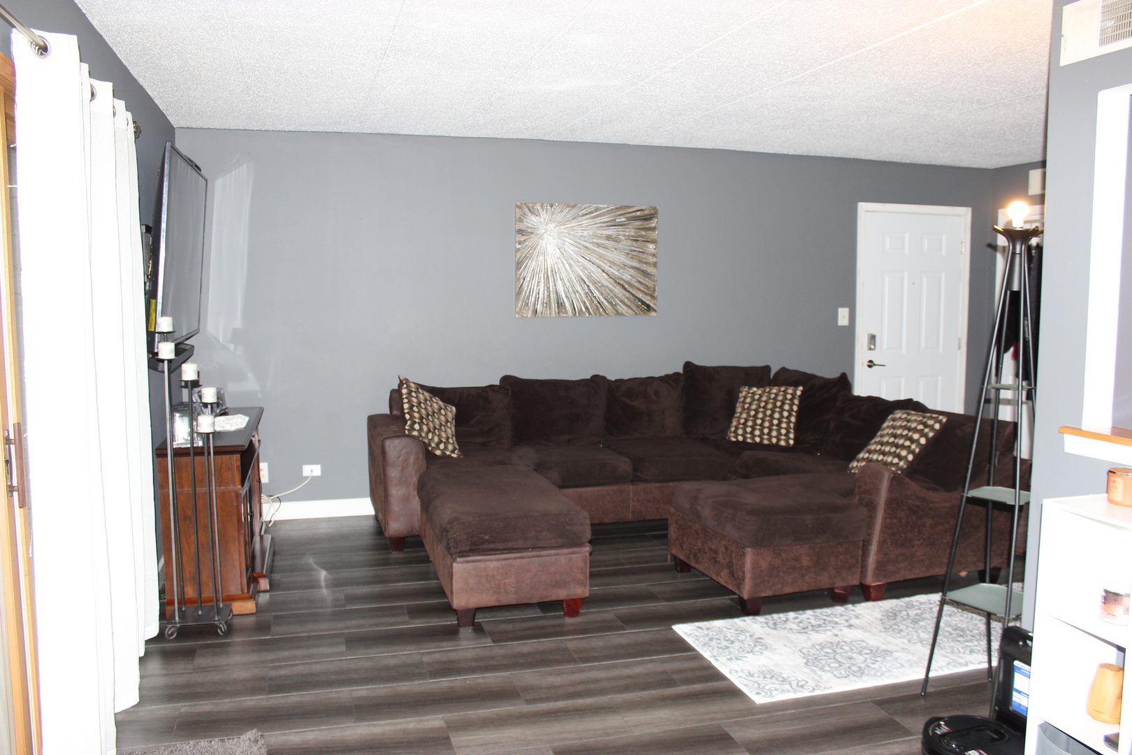 4931 E CIRCLE Drive #104, Crestwood, IL 60418