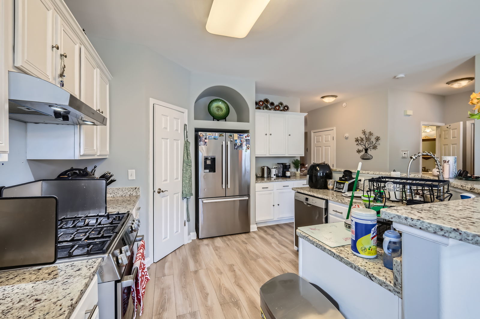 233 Pawtucket Avenue, Elgin, IL 60124