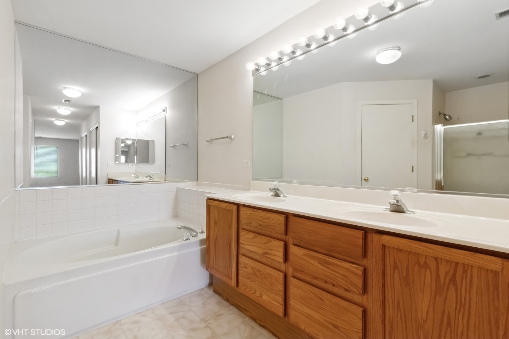406 Cascade Lane #406, Oswego, IL 60543