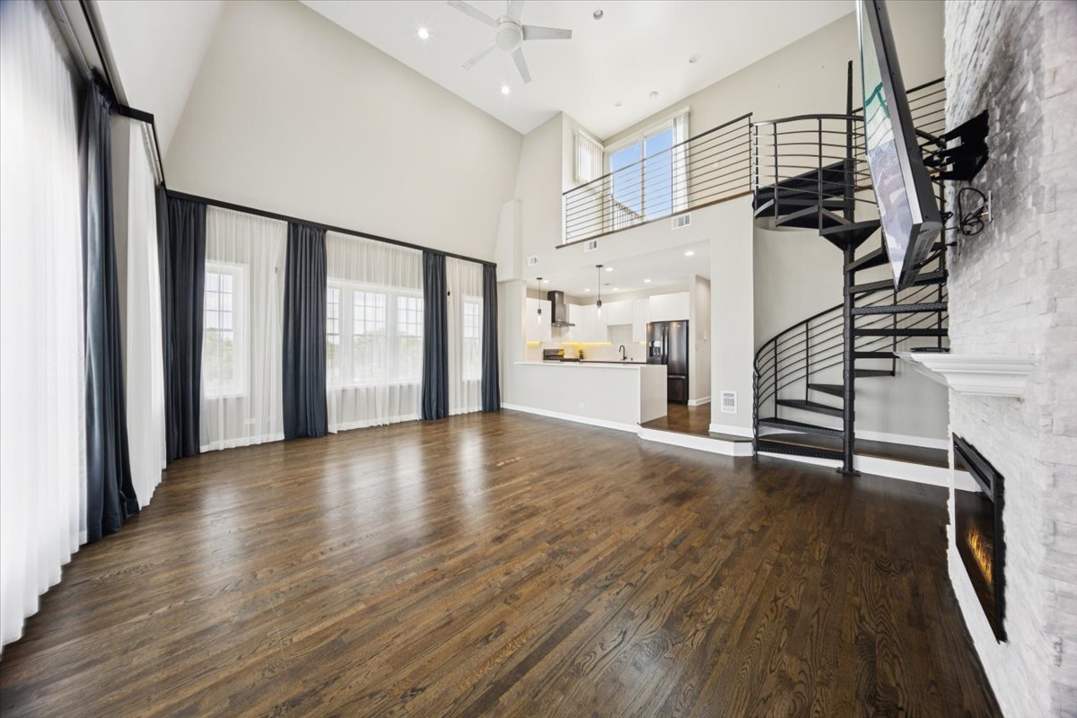 1600 N New England Avenue #4, Chicago, IL 60707