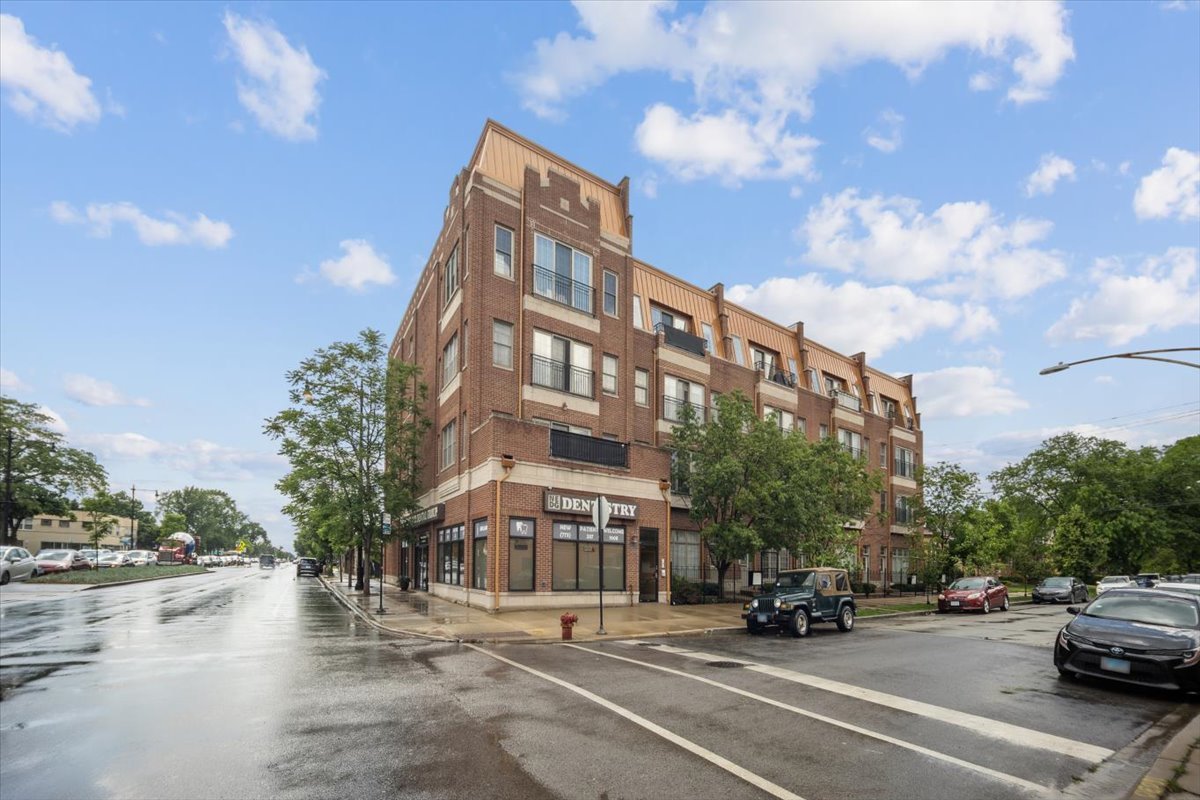 1600 N New England Avenue #4, Chicago, IL 60707