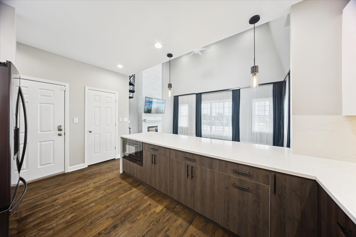 1600 N New England Avenue #4, Chicago, IL 60707