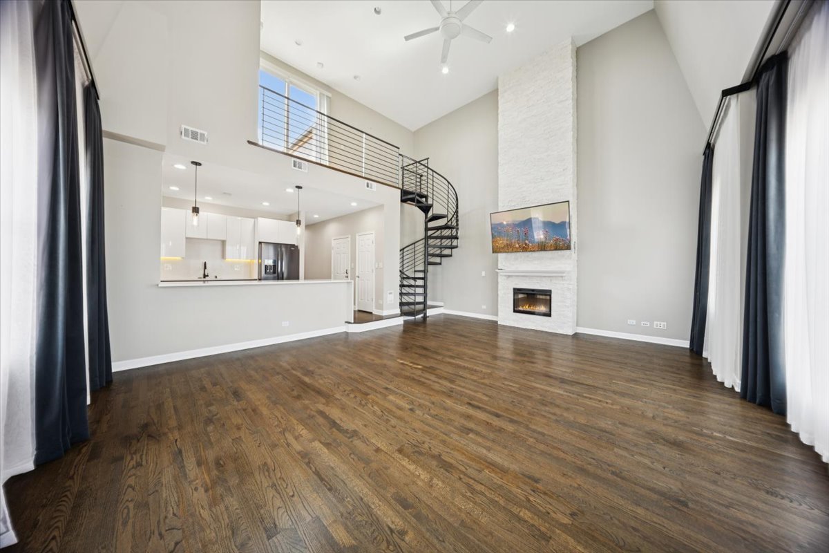 1600 N New England Avenue #4, Chicago, IL 60707