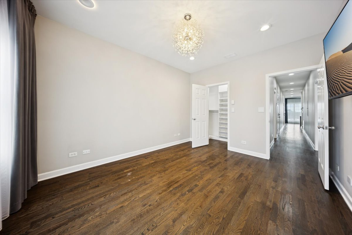 1600 N New England Avenue #4, Chicago, IL 60707