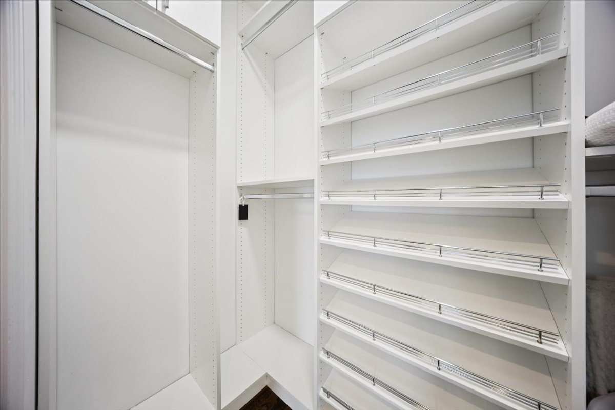 1600 N New England Avenue #4, Chicago, IL 60707