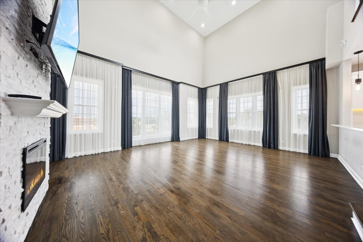 1600 N New England Avenue #4, Chicago, IL 60707