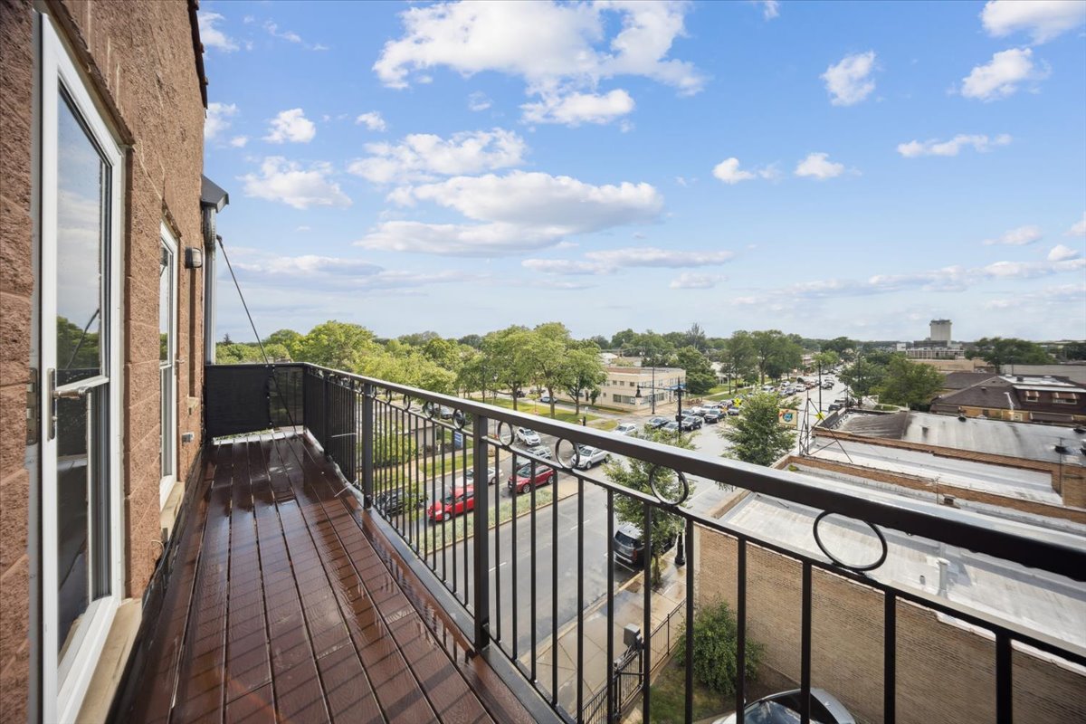 1600 N New England Avenue #4, Chicago, IL 60707