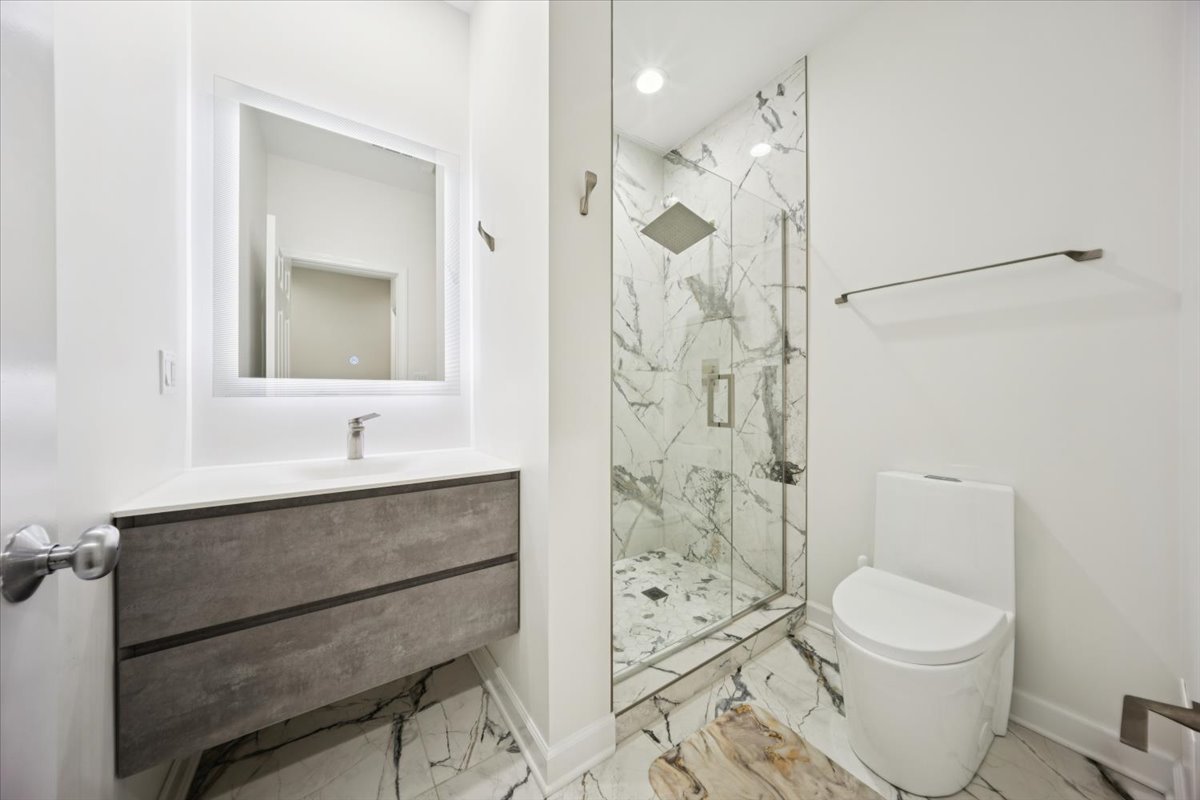 1600 N New England Avenue #4, Chicago, IL 60707