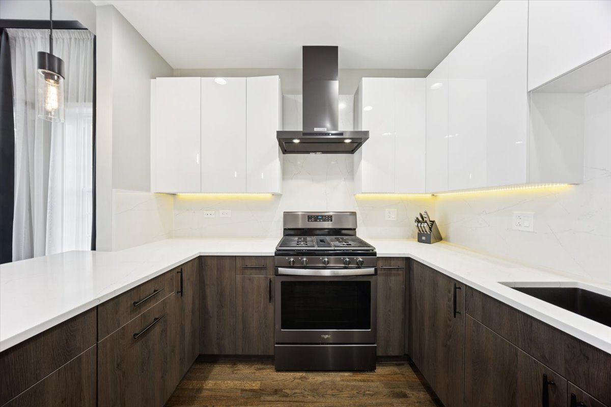 1600 N New England Avenue #4, Chicago, IL 60707