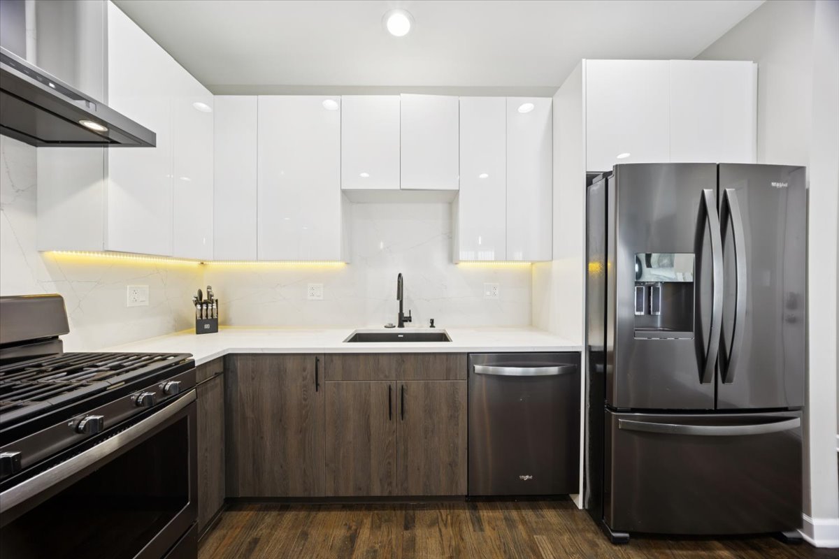 1600 N New England Avenue #4, Chicago, IL 60707