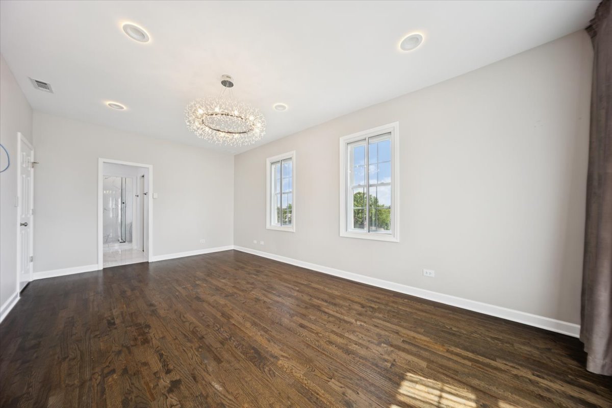 1600 N New England Avenue #4, Chicago, IL 60707