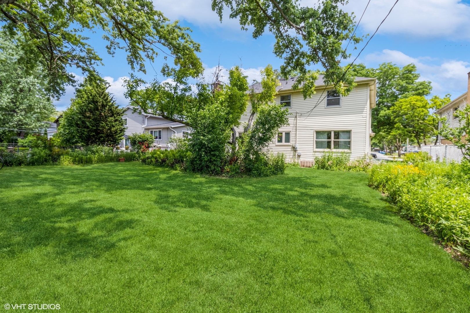 1612 N Burning Bush Lane, Mount Prospect, IL 60056