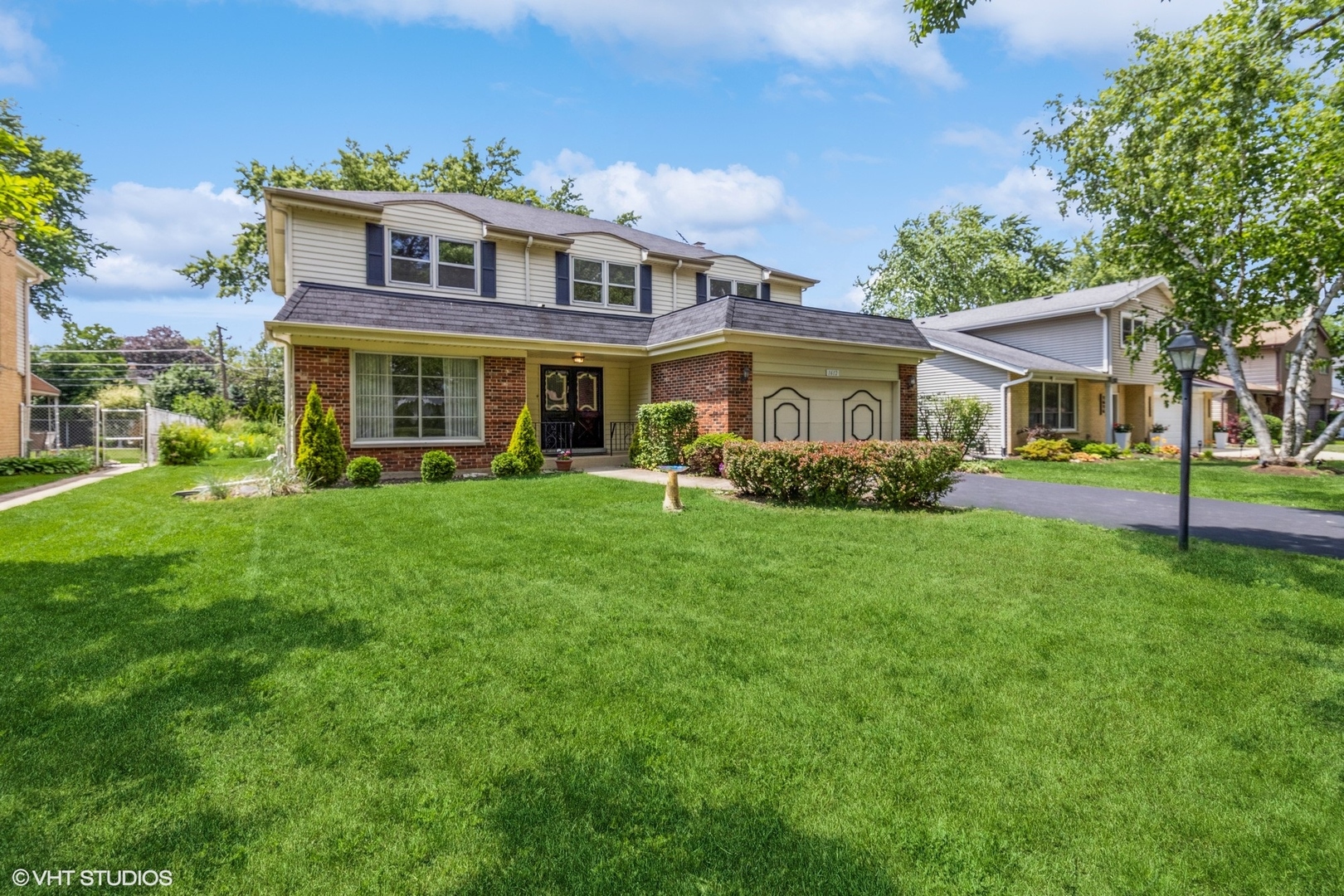 1612 N Burning Bush Lane, Mount Prospect, IL 60056