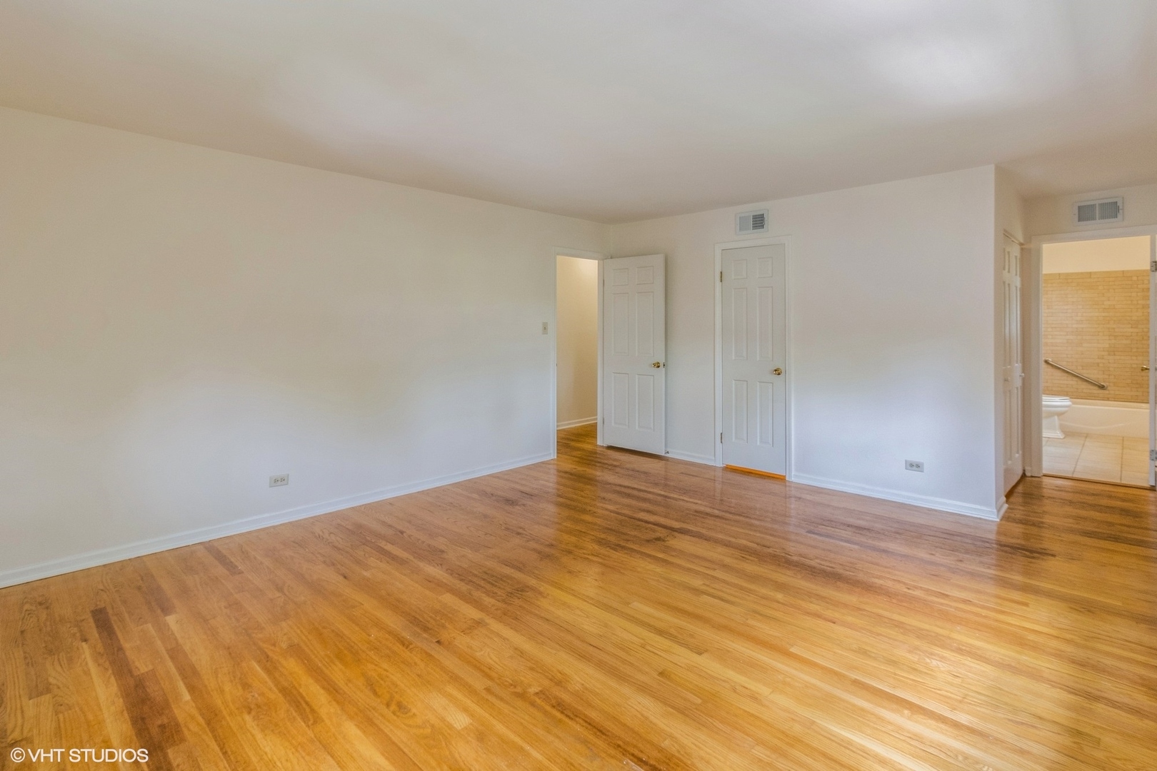 1612 N Burning Bush Lane, Mount Prospect, IL 60056