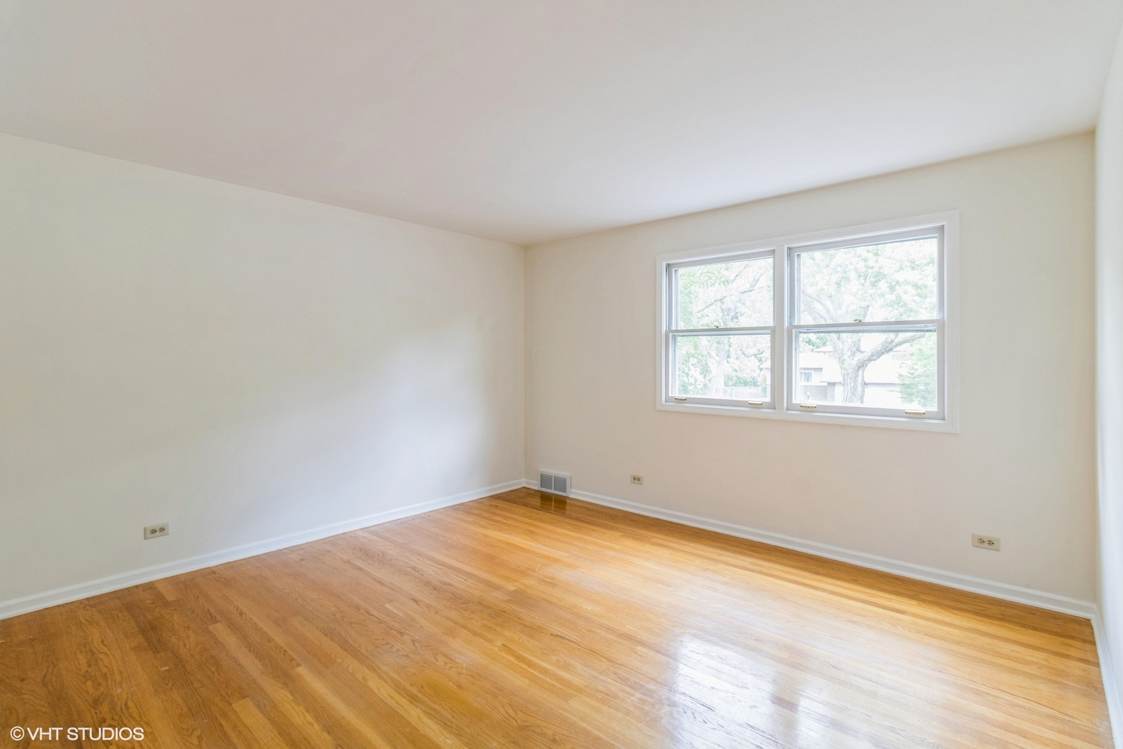 1612 N Burning Bush Lane, Mount Prospect, IL 60056
