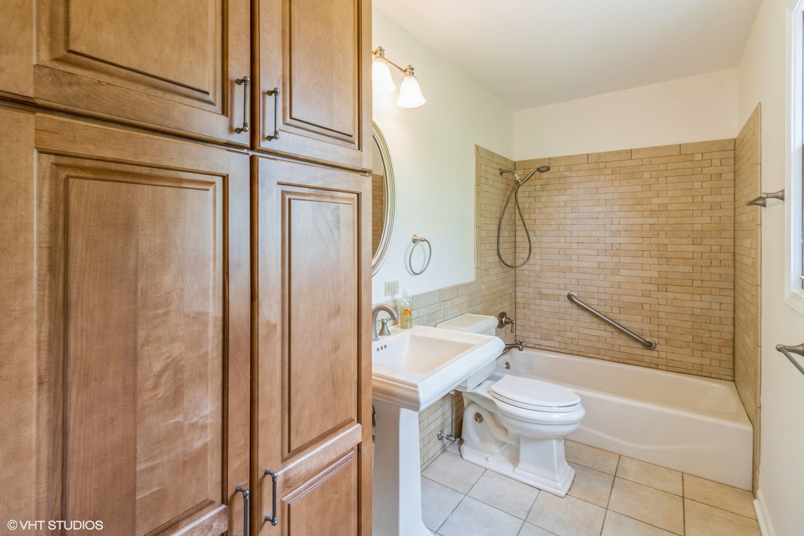 1612 N Burning Bush Lane, Mount Prospect, IL 60056