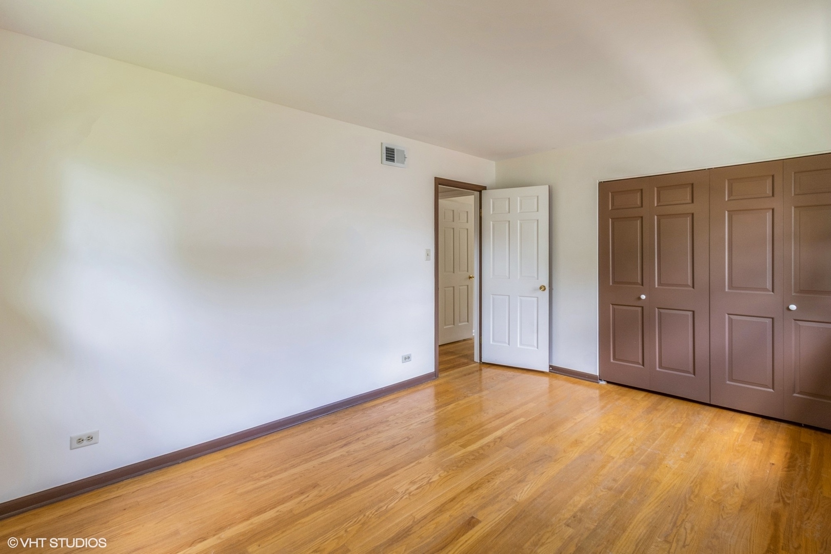 1612 N Burning Bush Lane, Mount Prospect, IL 60056