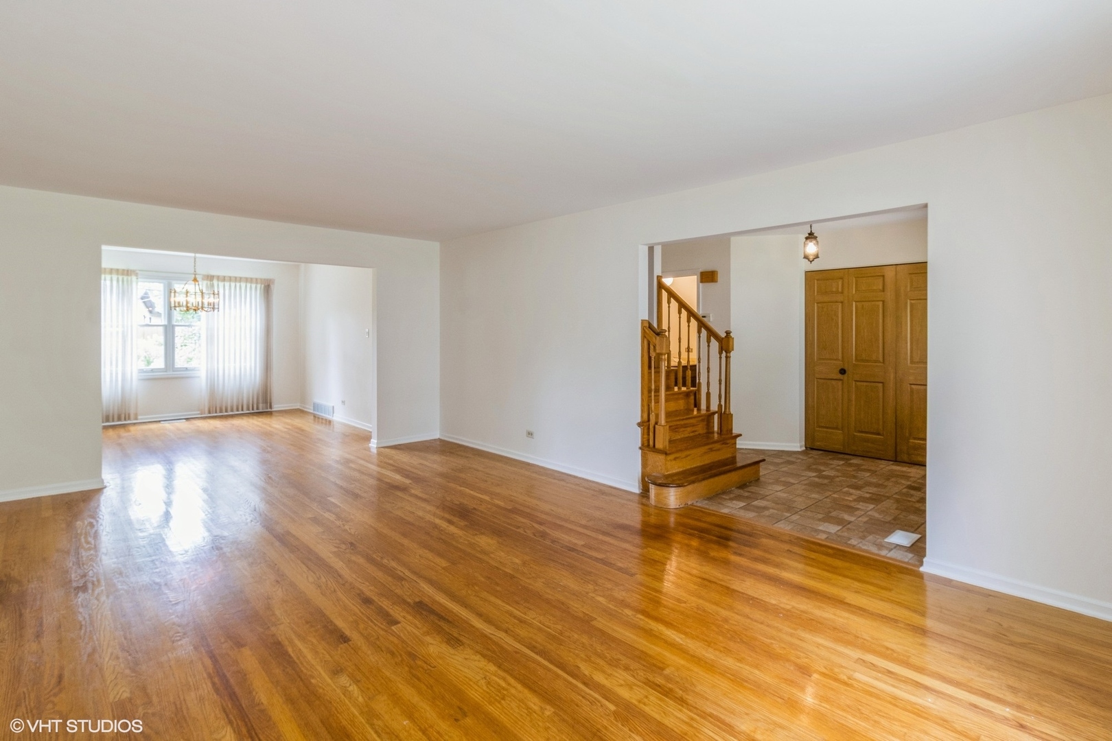 1612 N Burning Bush Lane, Mount Prospect, IL 60056