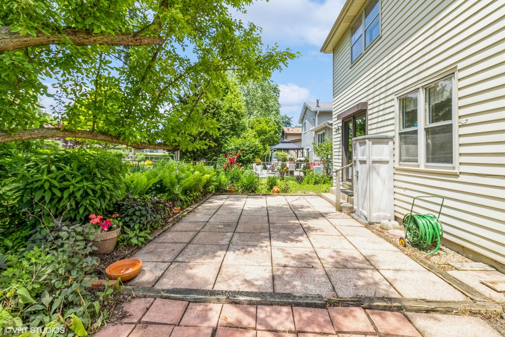 1612 N Burning Bush Lane, Mount Prospect, IL 60056