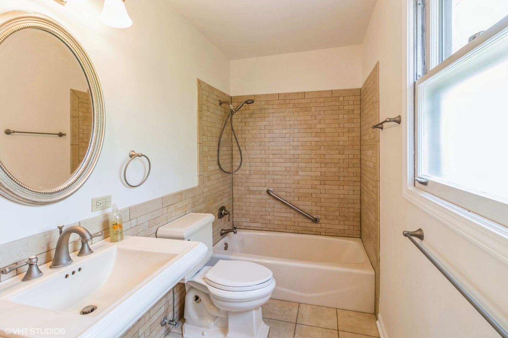 1612 N Burning Bush Lane, Mount Prospect, IL 60056