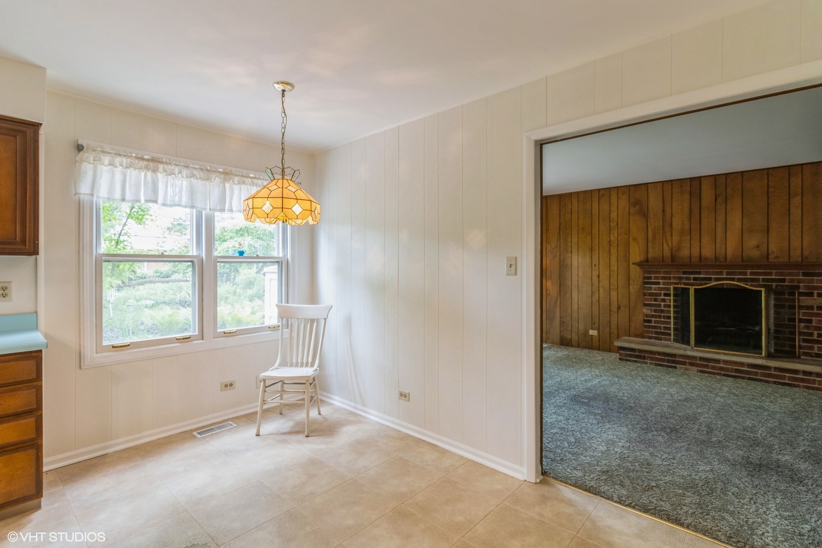 1612 N Burning Bush Lane, Mount Prospect, IL 60056